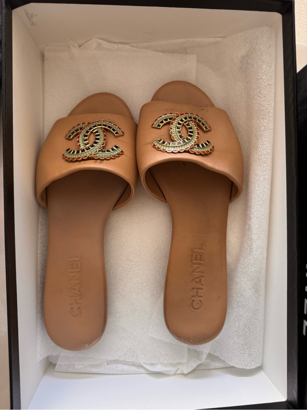 CHANEL Tan Leather Slide Sandals with Embellished CC Logo size 36 - Picture 3 of 9